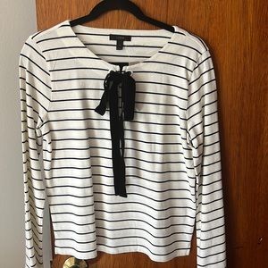 Long sleeve knit top